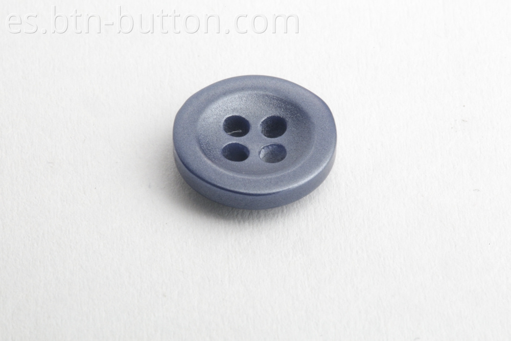 Flat side magnetic buttons for shirts